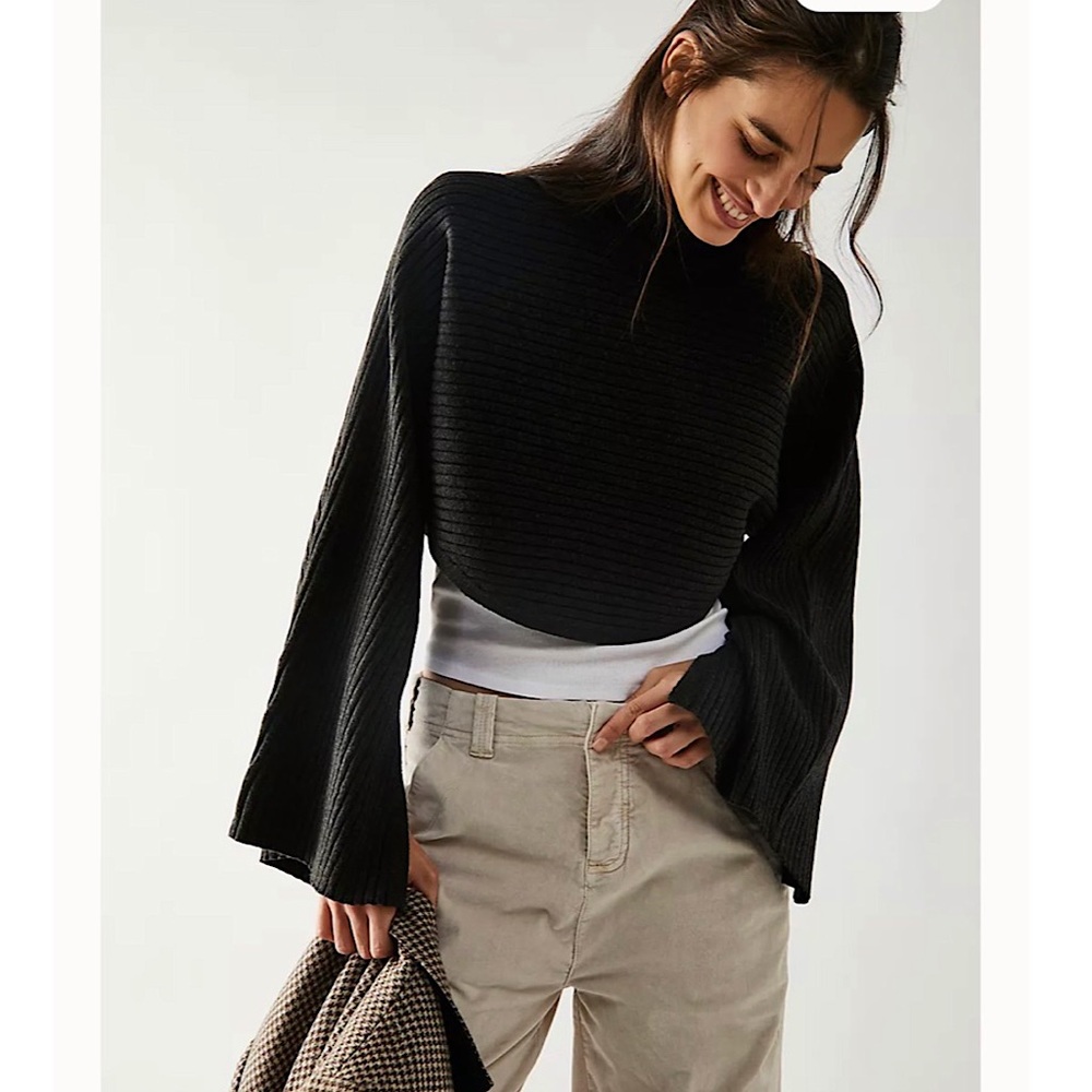 Free People Billie Mock Neck Sweater in Carbon Copy. Size Small